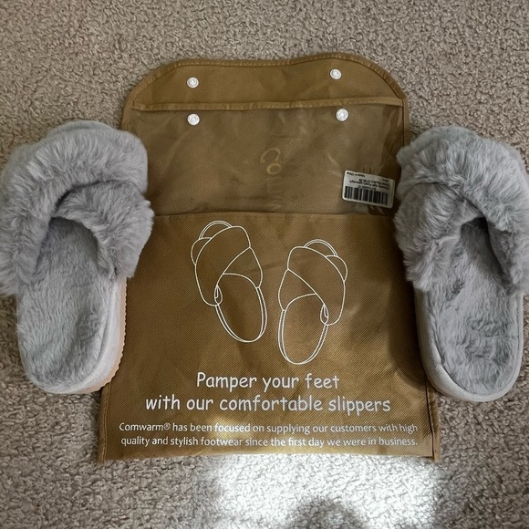NWB Cozy Gray Faux Fur Women's Slippers - Picture 4 of 6